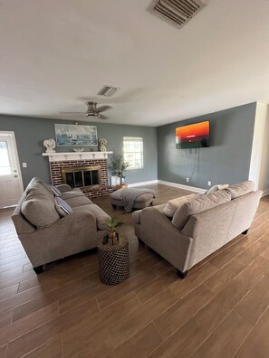 TV, fireplace