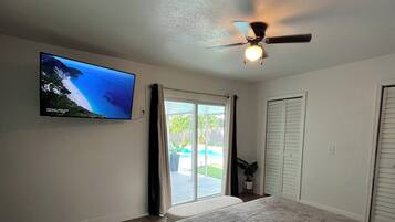 4 bedrooms, iron/ironing board, free WiFi, bed sheets