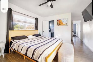 4 bedrooms, desk, iron/ironing board, free WiFi