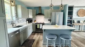 Mikroaaltouuni, uuni, liesi, astianpesukone