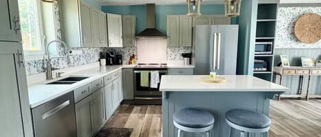 ميكروويف، فرن، موقد طهي مسطح، غسالة أطباق