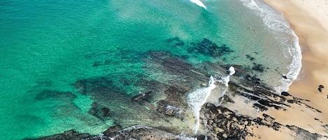 靠近海滩
