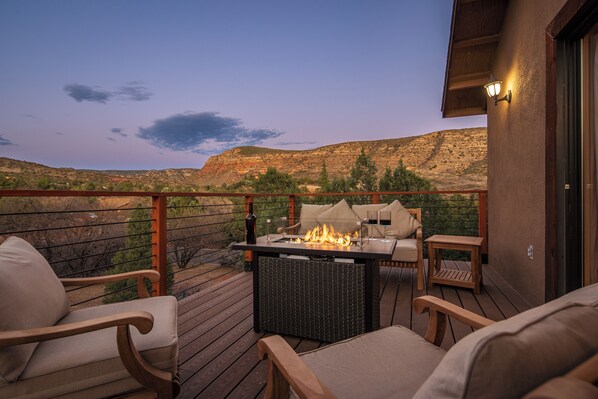 Property grounds - Red Rock Canyon Sanctuary – Pet Friendly Luxe Escape w/ Hot Tub & Fire Pits (Sedona)