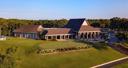 Golf Course-Swimming Pool-Sleeps 4!