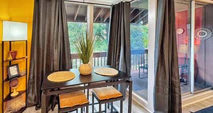 Golf Course-Swimming Pool-Sleeps 4!