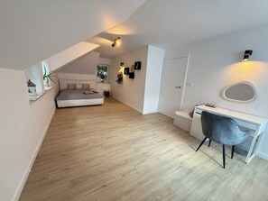 9 bedrooms, iron/ironing board, WiFi, bed sheets