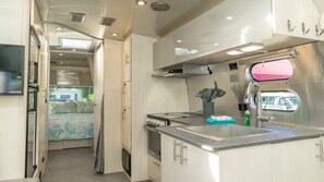 Stovetop, dishwasher, coffee/tea maker