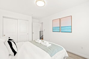 3 bedrooms, WiFi, bed sheets - Lovely 2 floor, 3-bedroom house in Alhambra with AC (Alhambra)