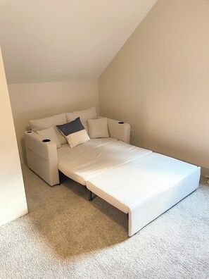 2 bedrooms, desk, iron/ironing board, travel cot