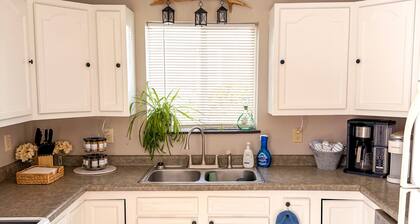 Walk to Lake Superior- Kid & Dog Friendly