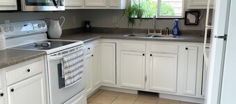 Family & Pet-Friendly, Walk to Lake, Fire Pit