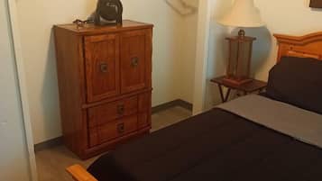 2 bedrooms, internet, bed sheets
