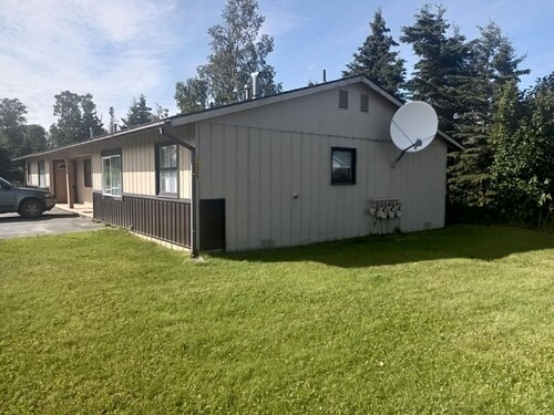 Ask about our 2025 SUBARU CAR RENTAL! Minutes from Kenai River. 2 bed 1 bath.