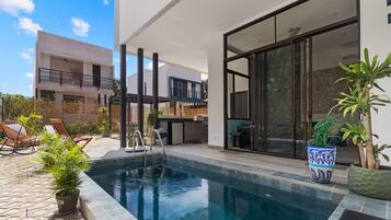 Kolam renang outdoor