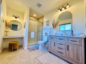 Shower, hair dryer, towels, soap - Luxe Escape in DTC << Sleep 16 >> Hot Tub, Fire Pit, Game Room & Home Gym (Centennial)