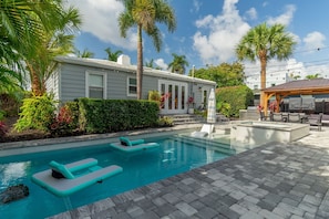 Piscine extérieure, piscine chauffée