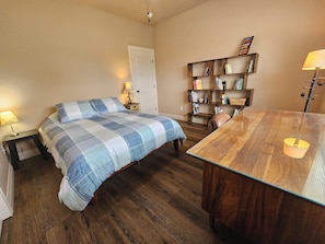 4 bedrooms, WiFi, bed sheets