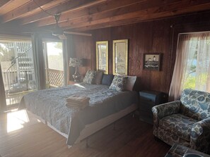 4 bedrooms, free WiFi - Salty Paws Beach Cottage - Just Steps From the Shoreline! (Bethany Beach)