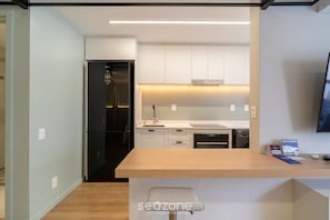 Basic Apartment | Private kitchen