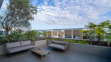 Apartemen Basic | Teras/patio