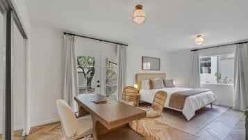 3 bedrooms, desk, iron/ironing board, travel crib