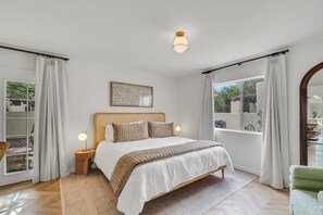 3 bedrooms, desk, iron/ironing board, travel cot
