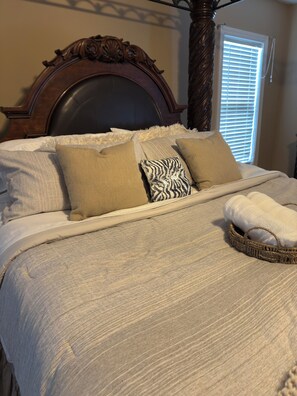 4 slaapkamers, een bureau, een strijkplank/strijkijzer, gratis wifi