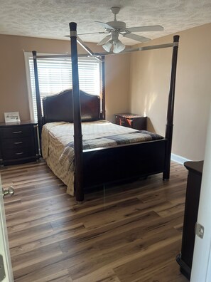 5 bedrooms, WiFi, bed sheets