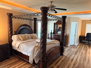 4 bedrooms, desk, iron/ironing board, free WiFi