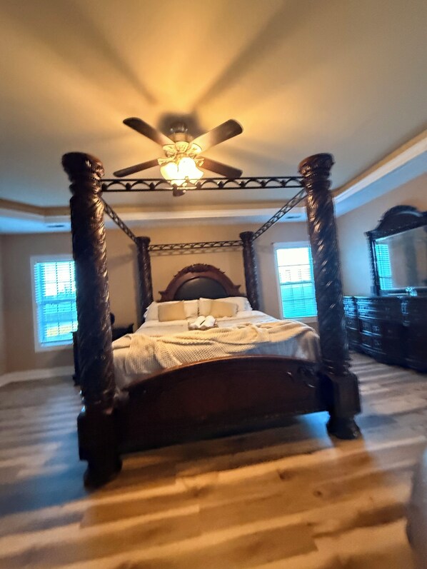 5 bedrooms, desk, free WiFi, bed sheets