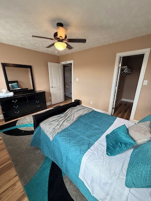 4 bedrooms, desk, iron/ironing board, free WiFi