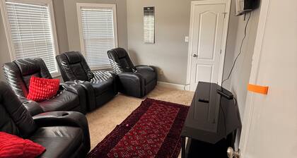 Tranquil 5-bedroom 3 bath spacious modern house.