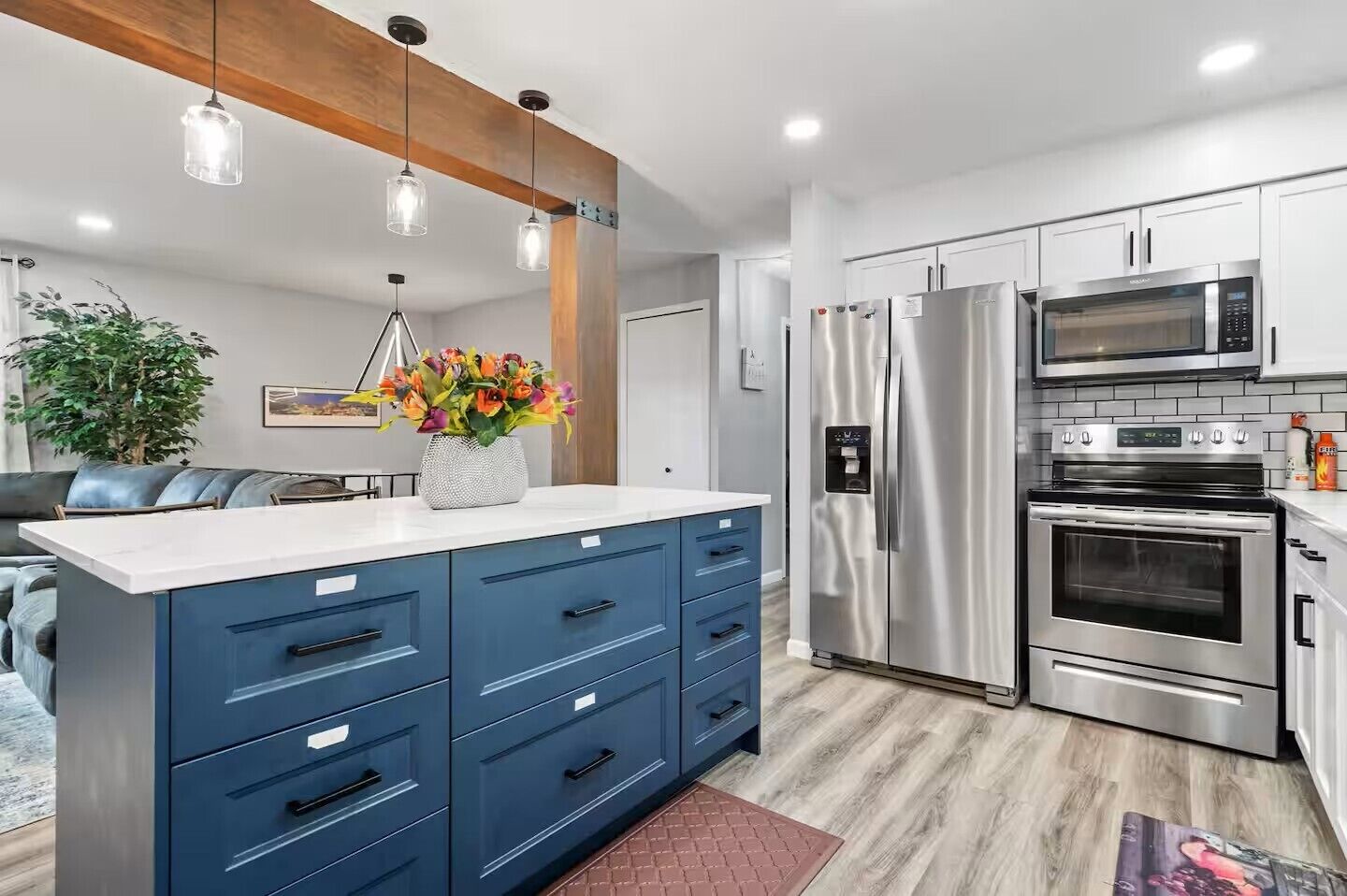 Kjøleskap, mikrobølgeovn, ovn og kokeplater