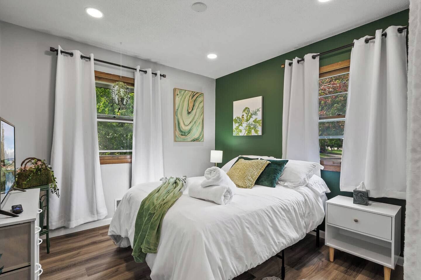 5 soverom, skrivebord, strykejern/-brett og wi-fi (inkludert)