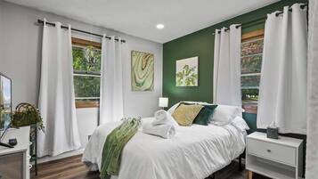 5 soverom, skrivebord, strykejern/-brett og wi-fi (inkludert)