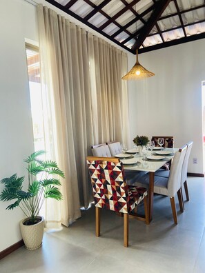 Basic Villa | Dining