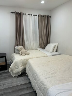 2 bedrooms, iron/ironing board, WiFi, bed sheets