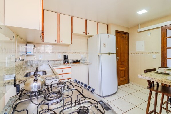 Departamento básico | Cocina privada