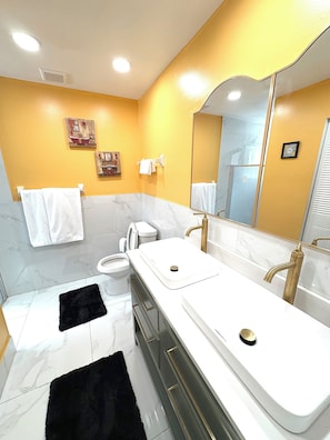 Shower, jetted tub, hair dryer, towels