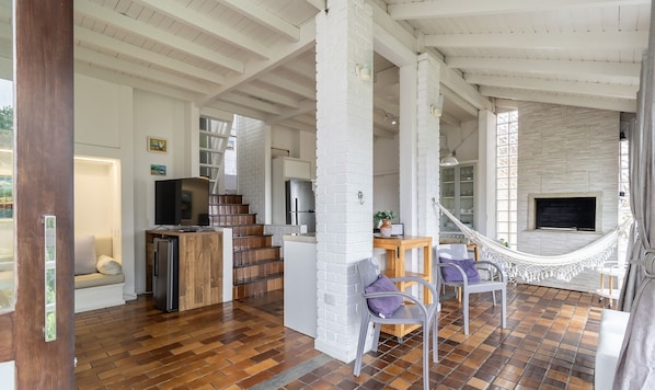 Basic Apartment | Living area