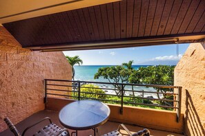 คลาสสิกคอนโด, 1 ห้องนอน, ระเบียง, วิวทะเล | ระเบียง