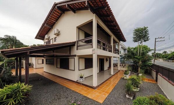 Exterior - House 100m From the Beach in Barra Velha Aia2200 (Barra Velha)