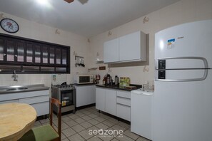 Basic-Villa | Eigene Küche | Kochgeschirr/Geschirr/Besteck