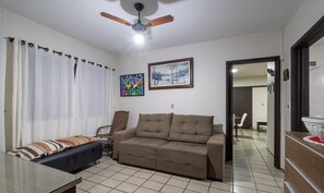 Vila básica | Área de estar | Smart TV 32 polegadas com canais digitais