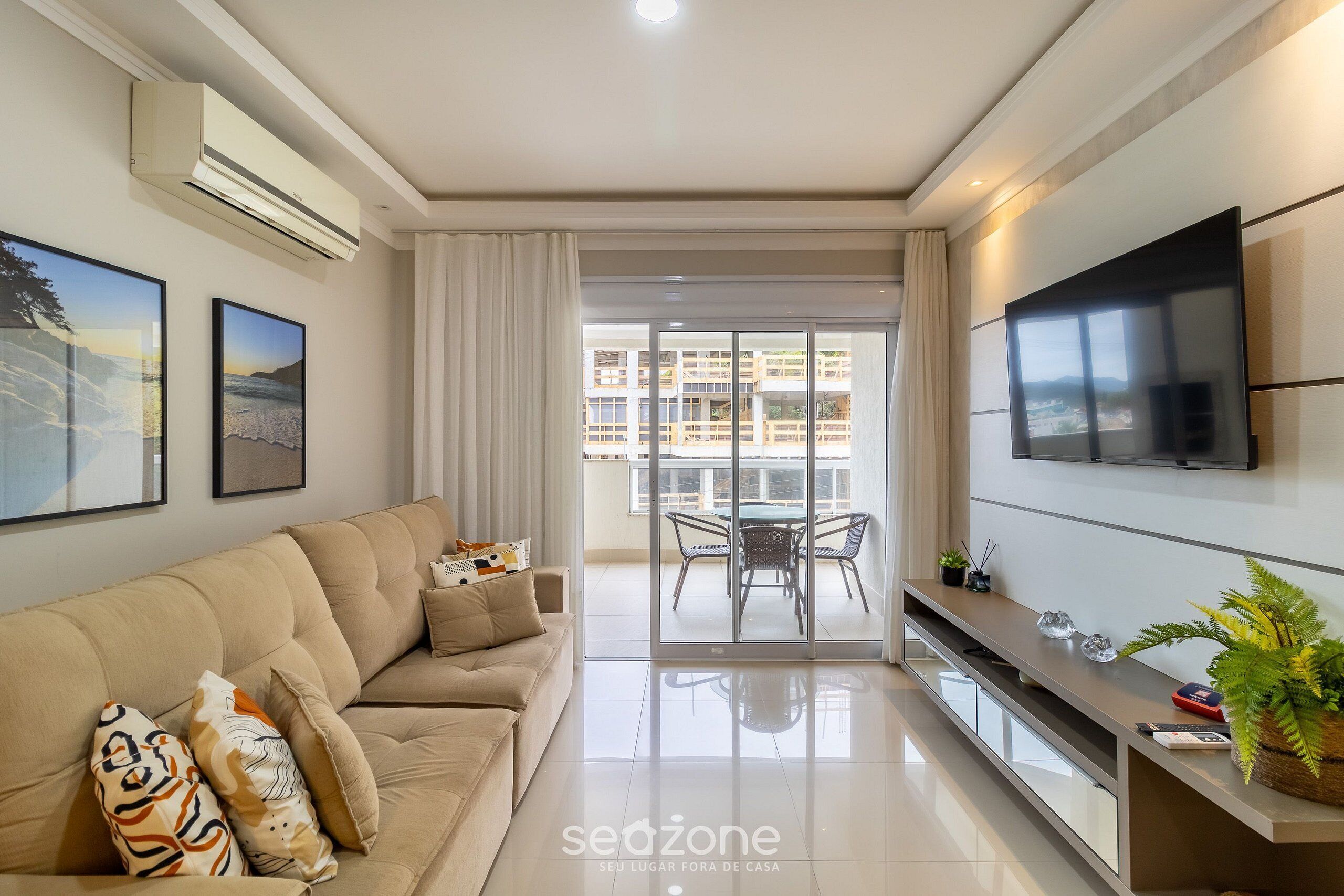 Apartamento básico | Zona de estar | Smart TV de 32 pulgadas con canales digitales