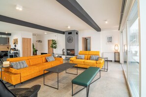 TV, fireplace, books, stereo