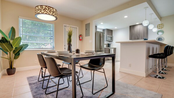 Dining room - Serene 1BR Haven Fort Lauderdale (Fort Lauderdale)