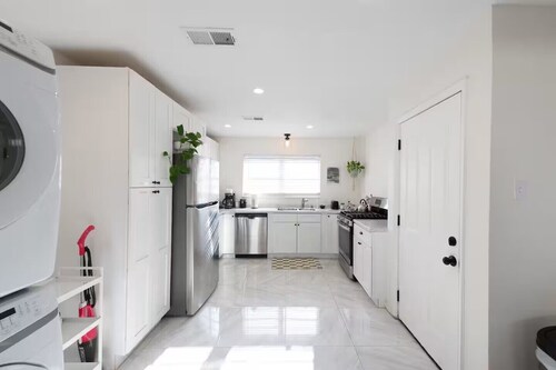 Charming 3-bedroom house in lovely East Dallas with AC and Plenty of Space