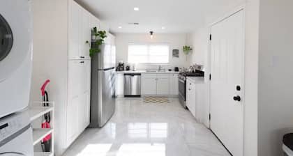 Charming 3-bedroom house in lovely East Dallas with AC and Plenty of Space