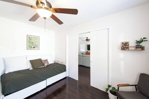 3 多间卧室、熨斗/熨衣板、WiFi、床单